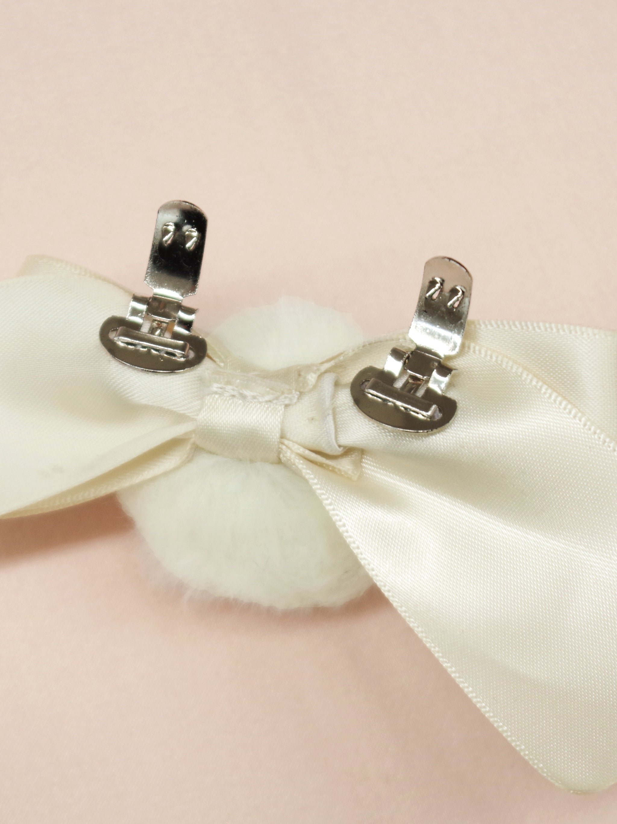 ファーリボン付クロスパンプス ｜Amavel（アマベル）公式サイト