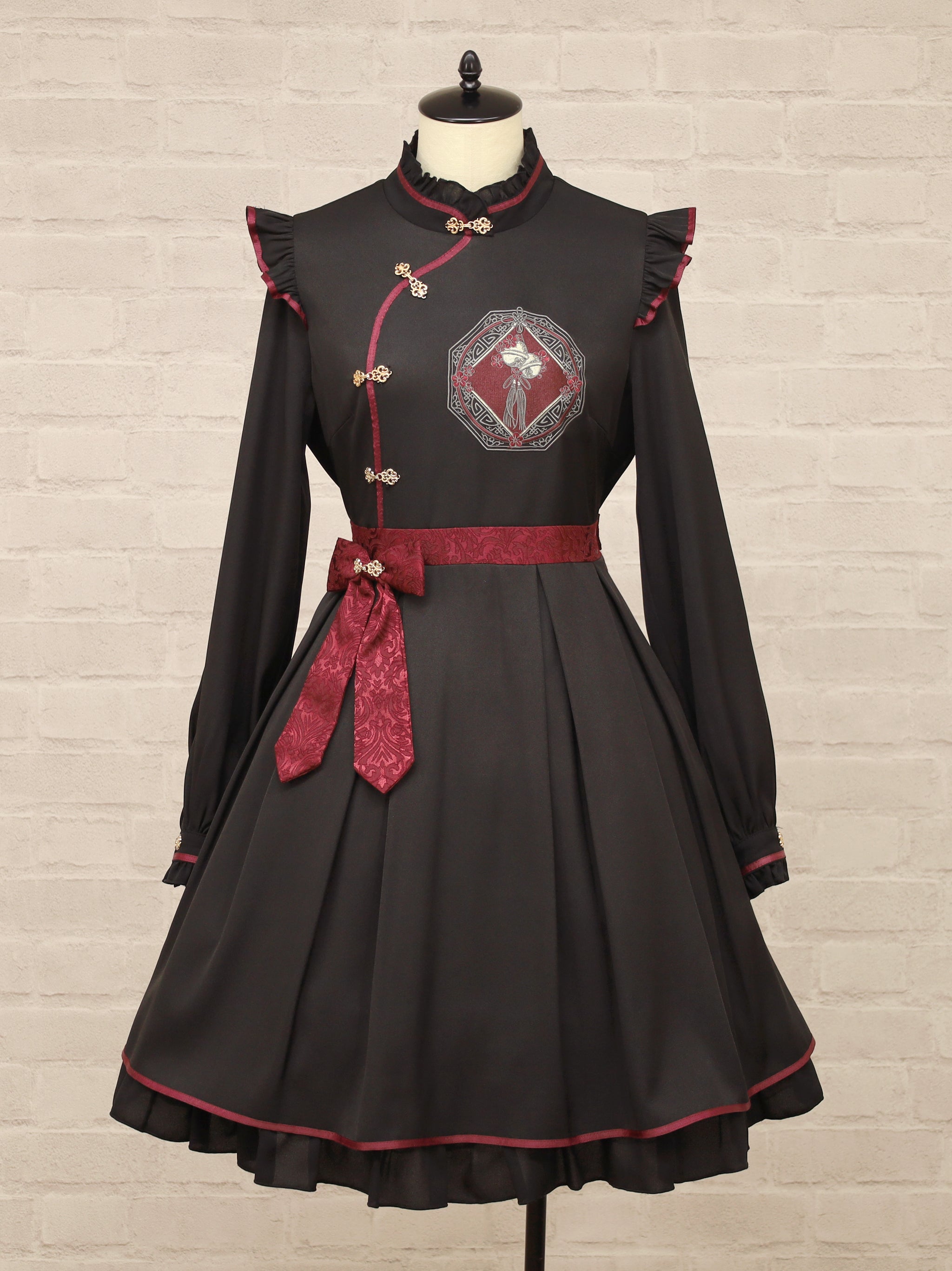 鈴飾りと春小梅のチャイナワンピース ブラック（Black） FREE ｜Amavel（アマベル）公式サイト