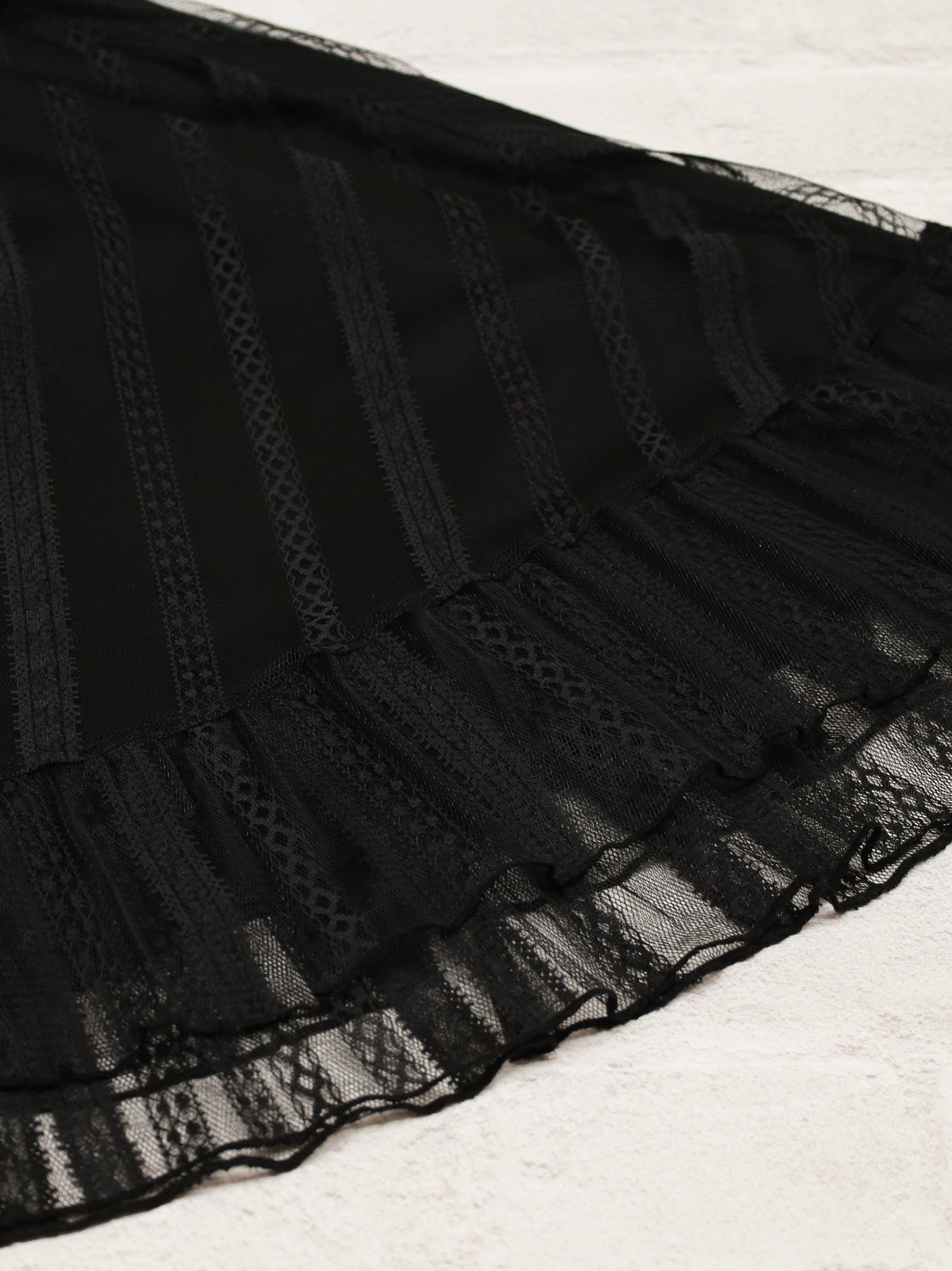 ストライプレースフリルワンピース ｜Amavel（アマベル）公式サイト