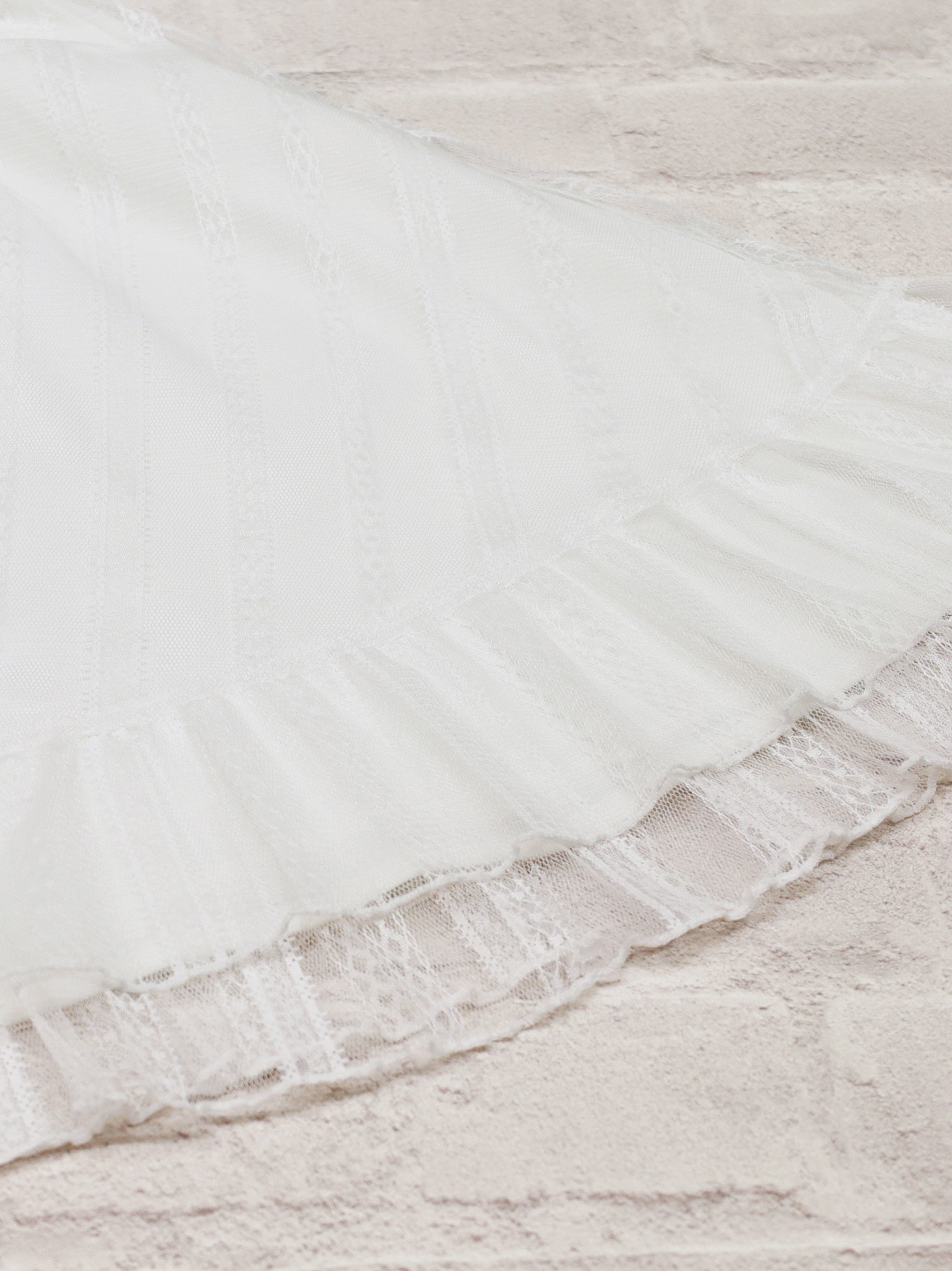 ストライプレースフリルワンピース ｜Amavel（アマベル）公式サイト