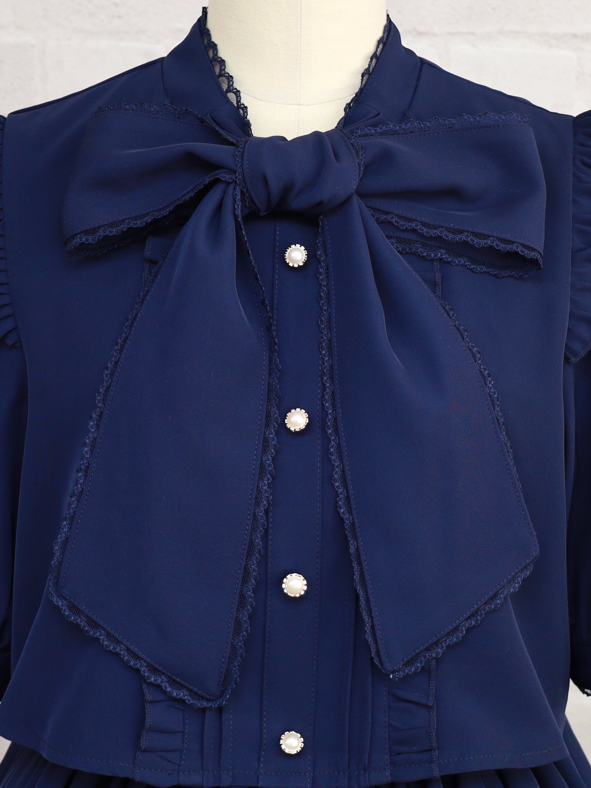 GUCCI フェイルボタンリボンフリルワンピース Mサイズ ネイビー メンバーズセール対象】Pretty Frill ボウタイワンピース – Amavel