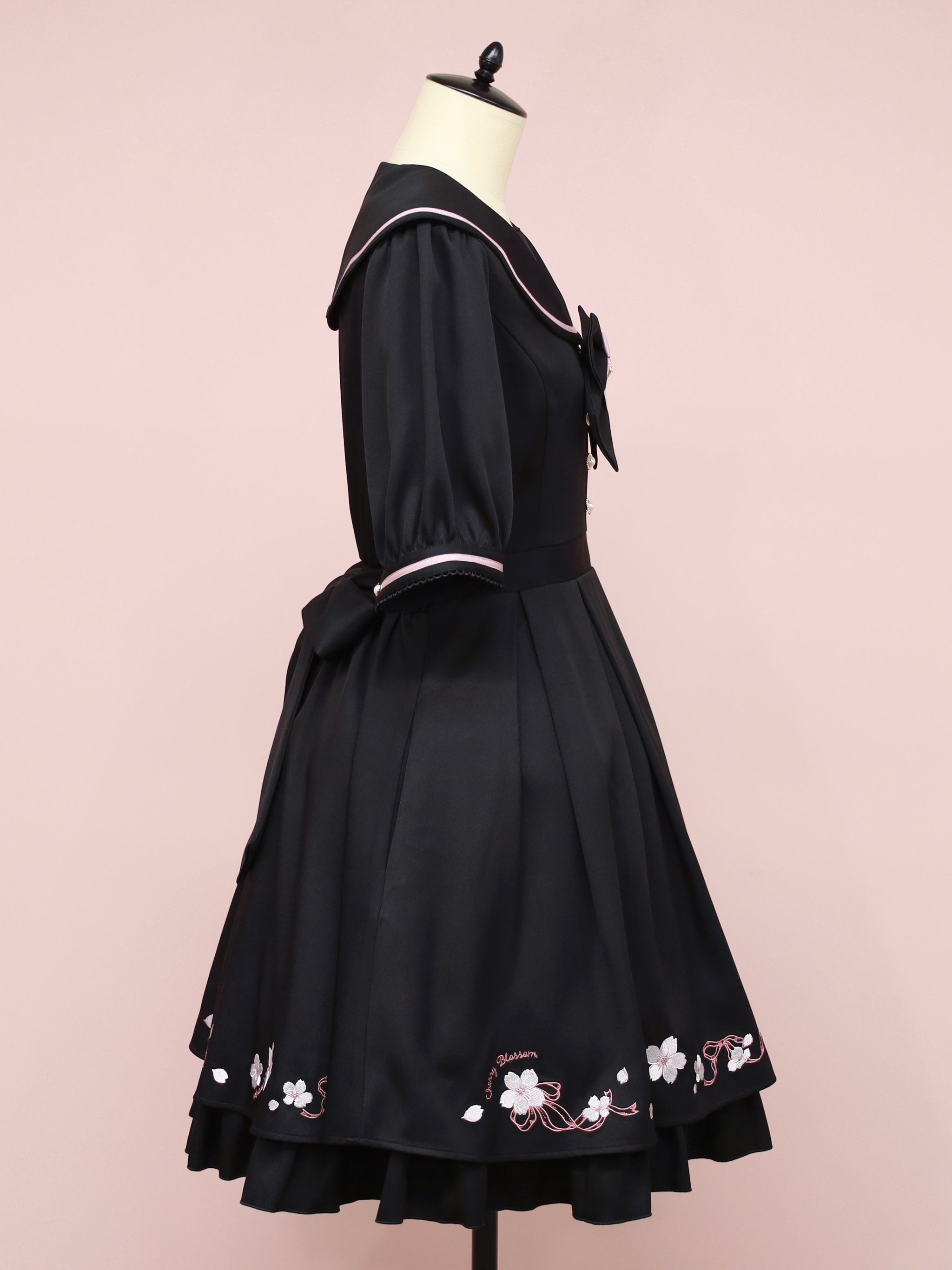 Flowing Cherry Blossom ワンピース – Amavel（アマベル）公式サイト
