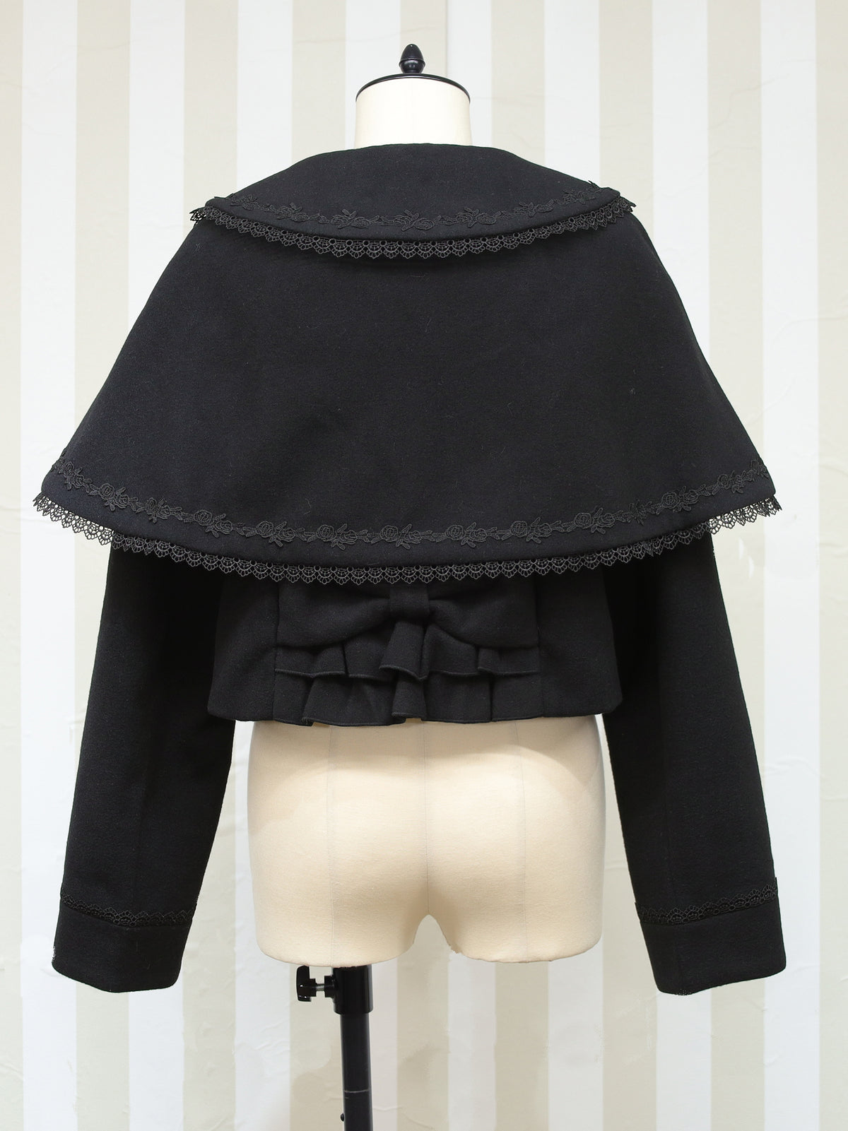 Antique Doll ケープショートコート ｜Amavel（アマベル）公式サイト