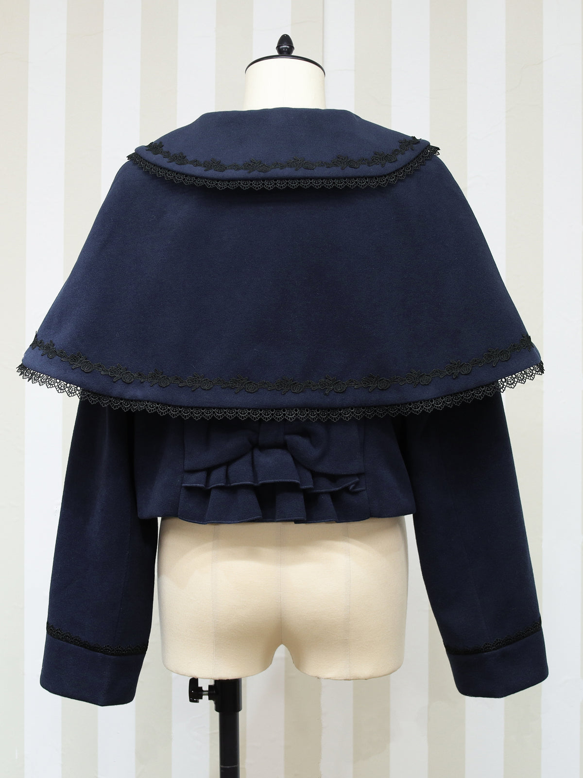 Antique Doll ケープショートコート ｜Amavel（アマベル）公式サイト