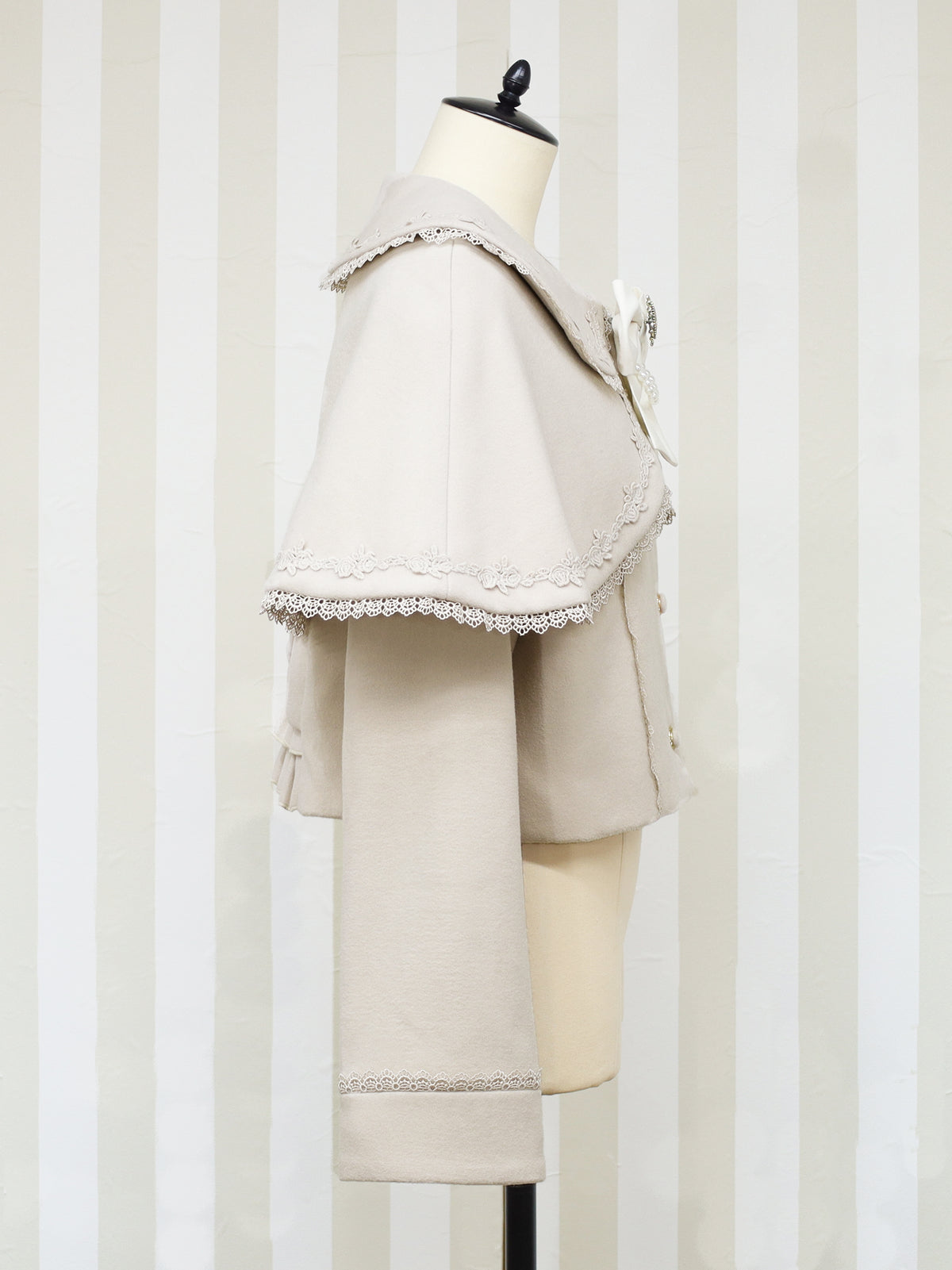 Antique Doll ケープショートコート ｜Amavel（アマベル）公式サイト