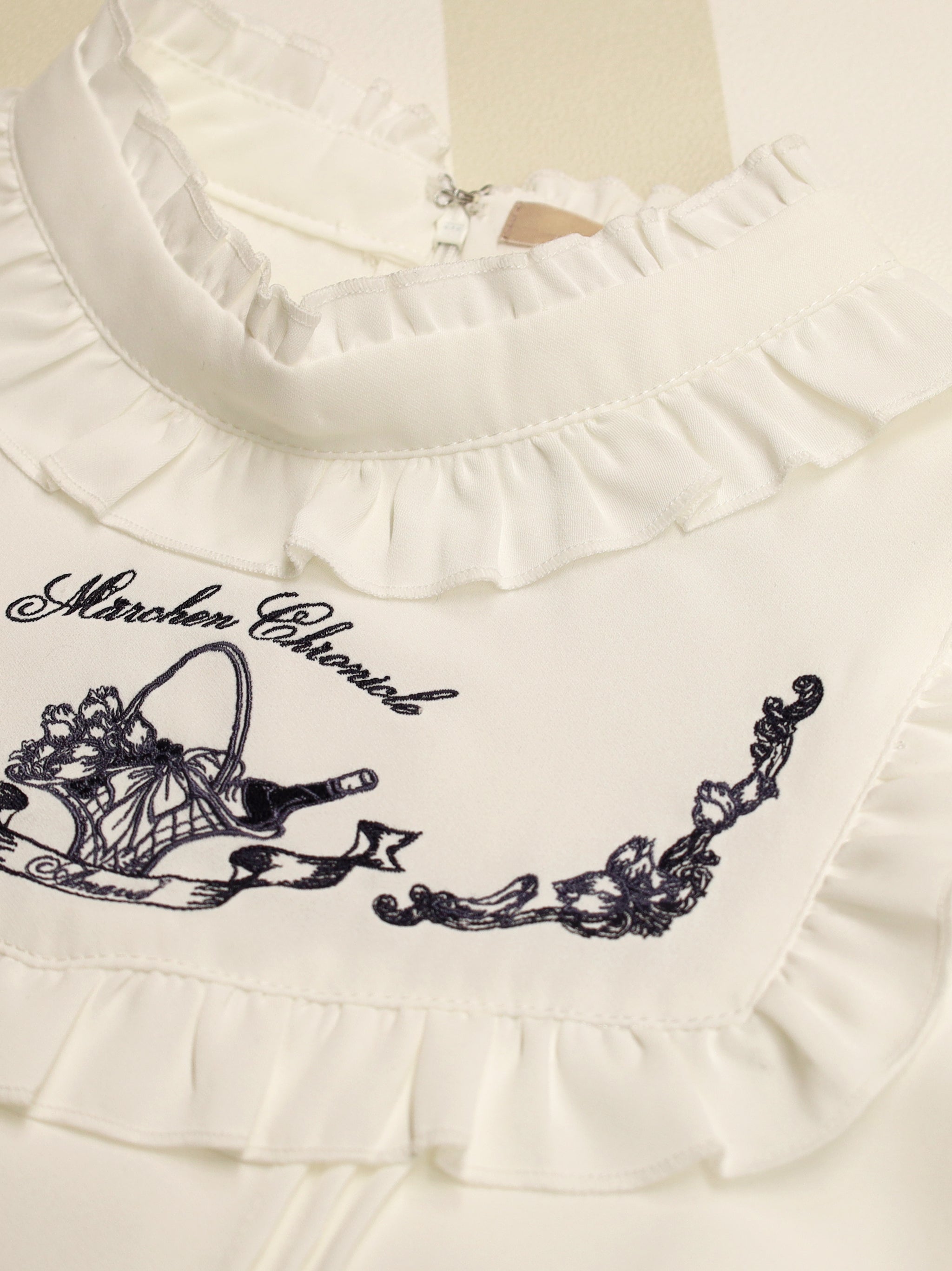 Romantic Märchen フリルブラウス ｜Amavel（アマベル）公式サイト