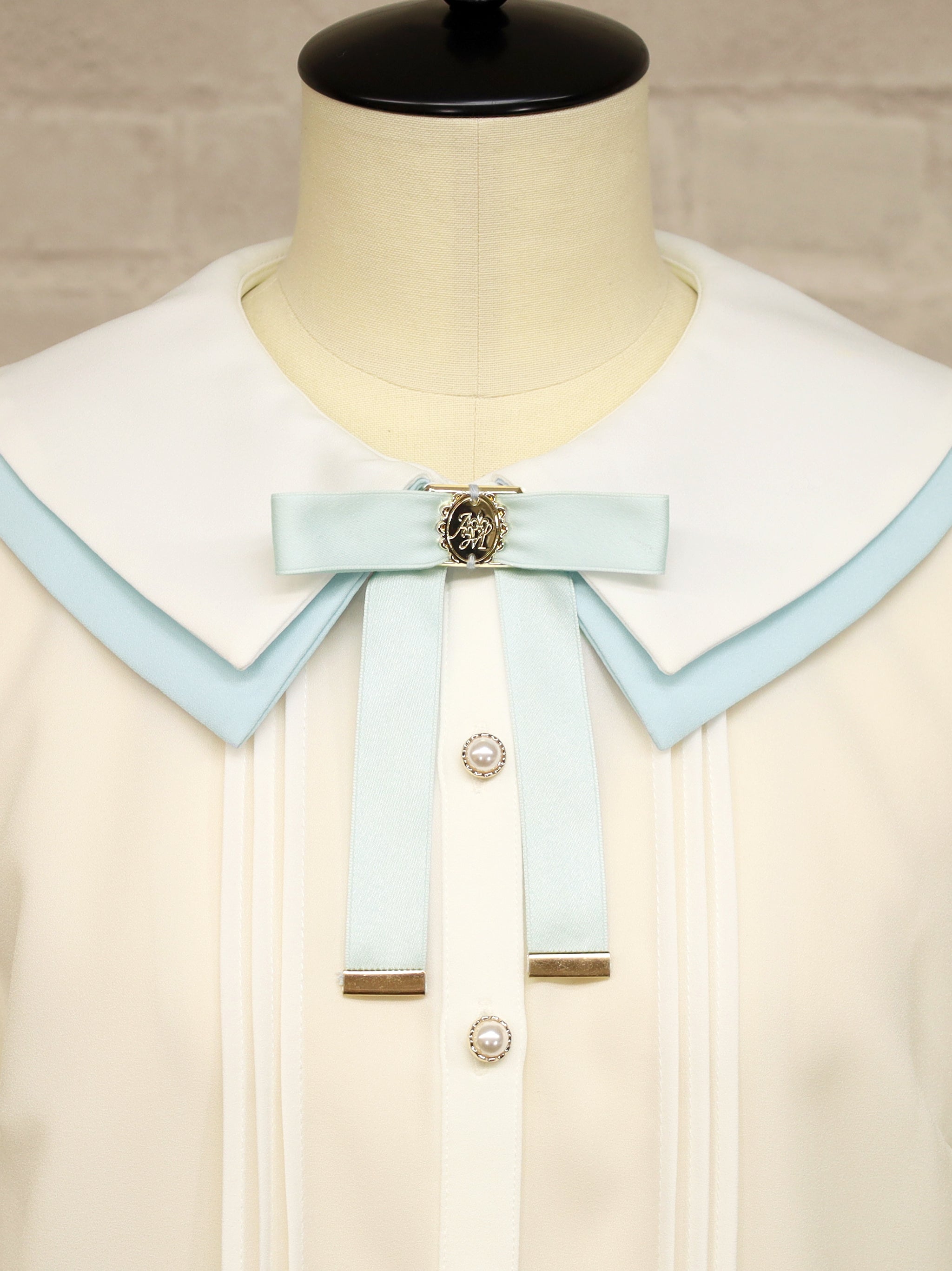 Petite Grâce ダブルカラーブラウス ｜Amavel（アマベル）公式サイト