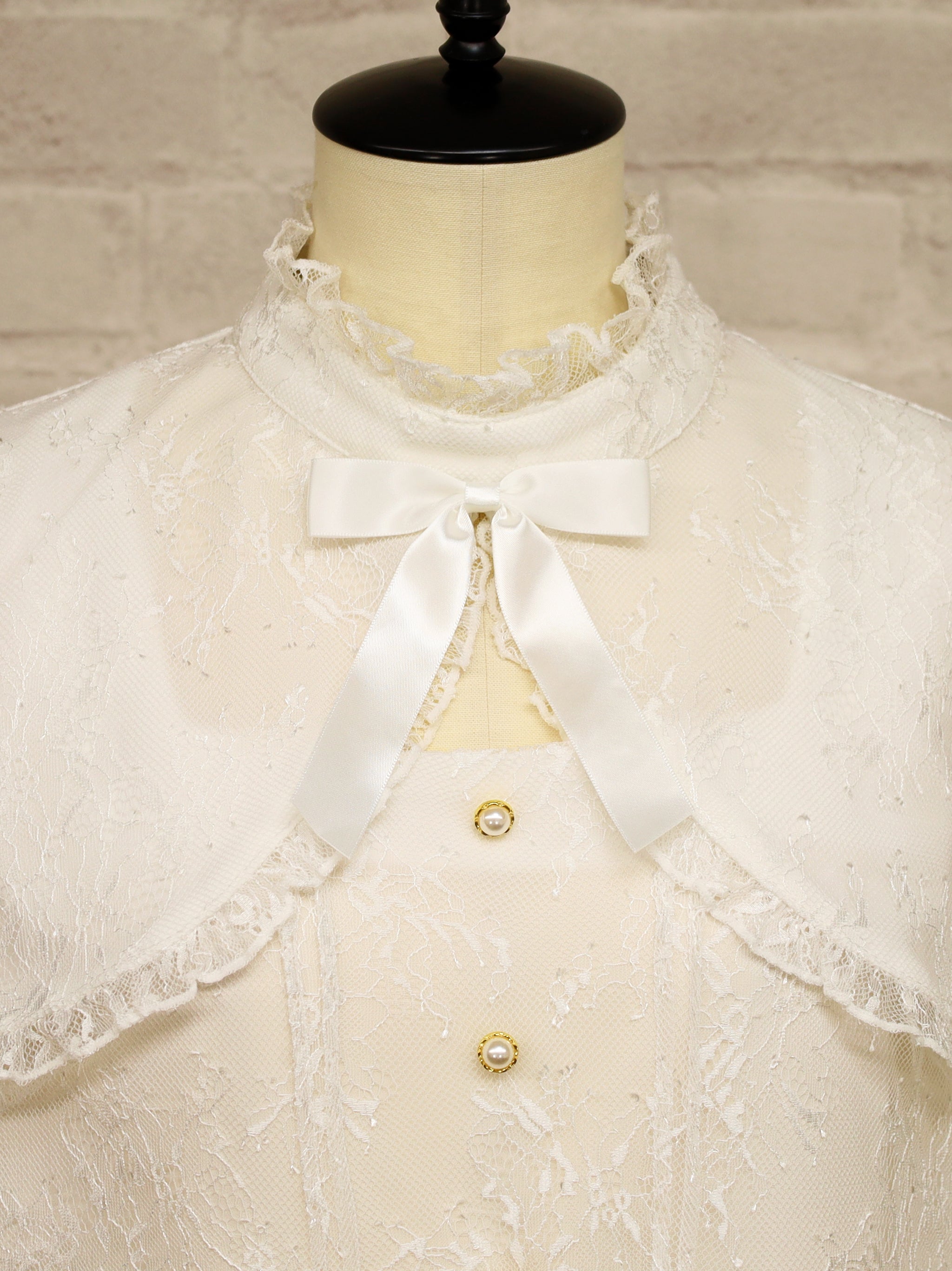 Light Blossom デコルテオープンブラウス ｜Amavel（アマベル）公式サイト