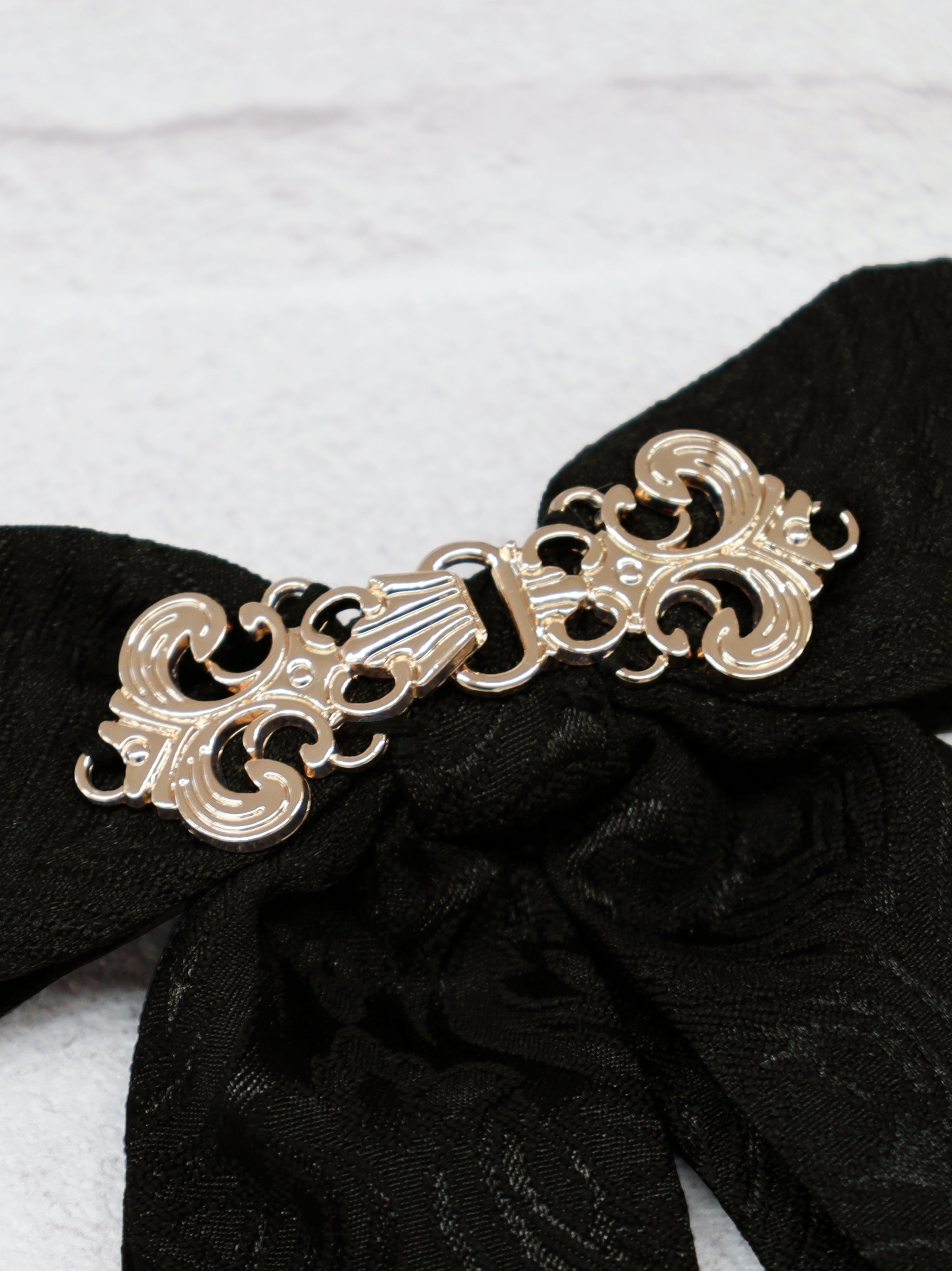 Antique Claspフリルブラウス ｜Amavel（アマベル）公式サイト