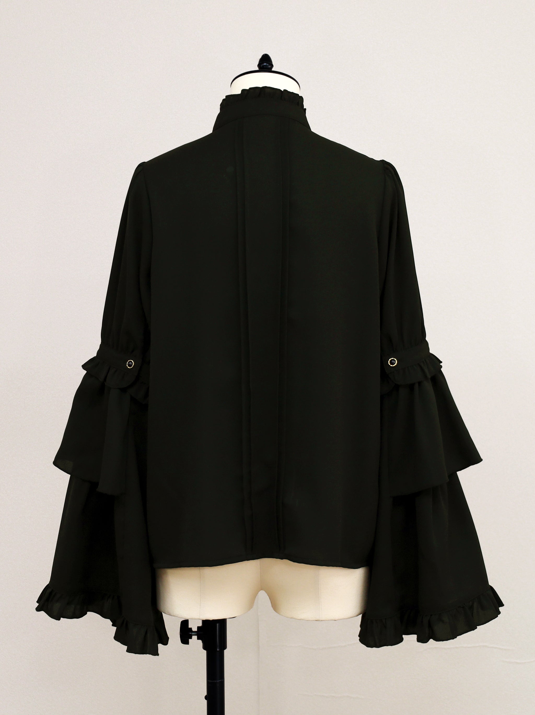 Antique Claspフリルブラウス ｜Amavel（アマベル）公式サイト