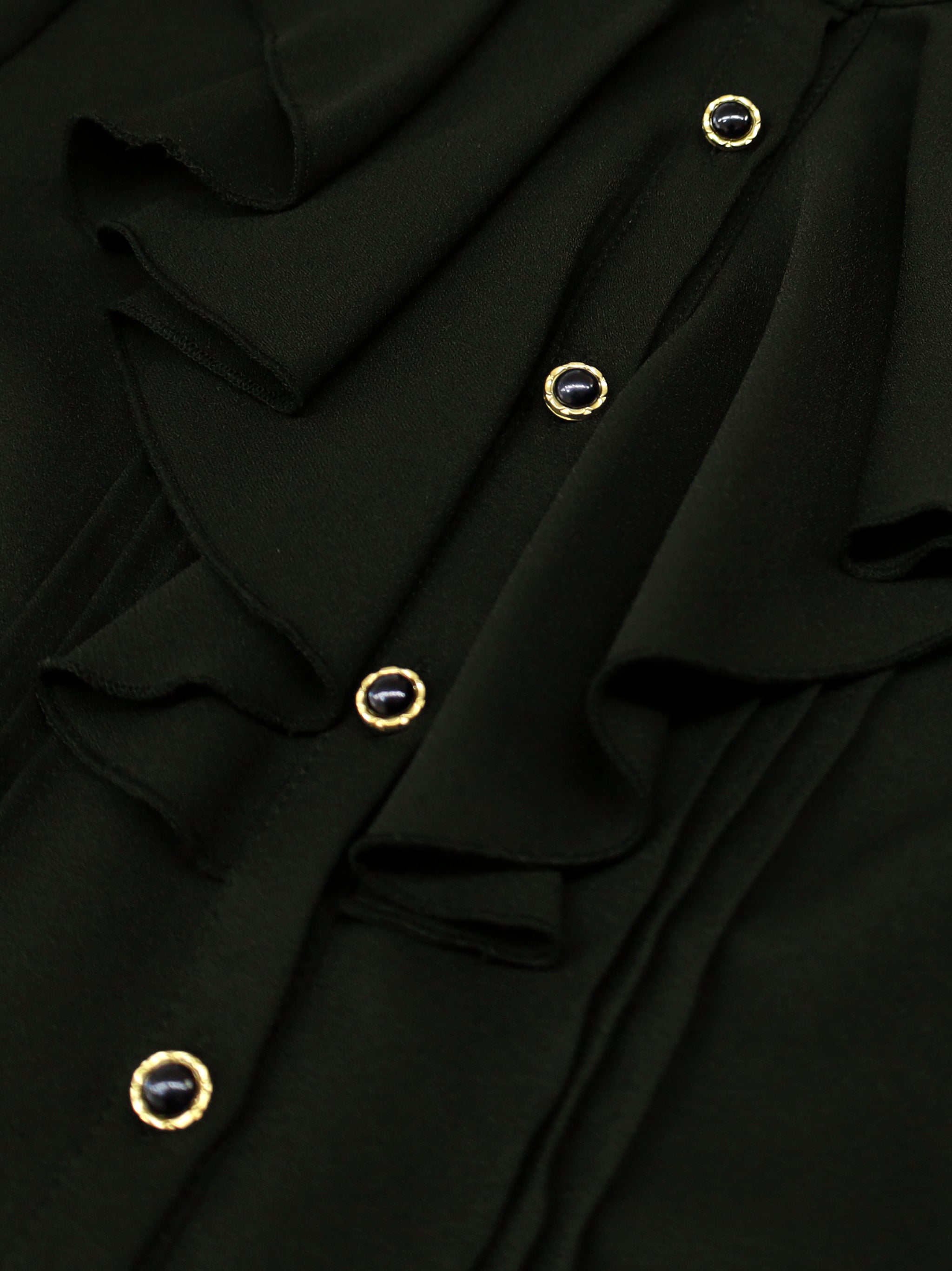 Antique Claspフリルブラウス ｜Amavel（アマベル）公式サイト