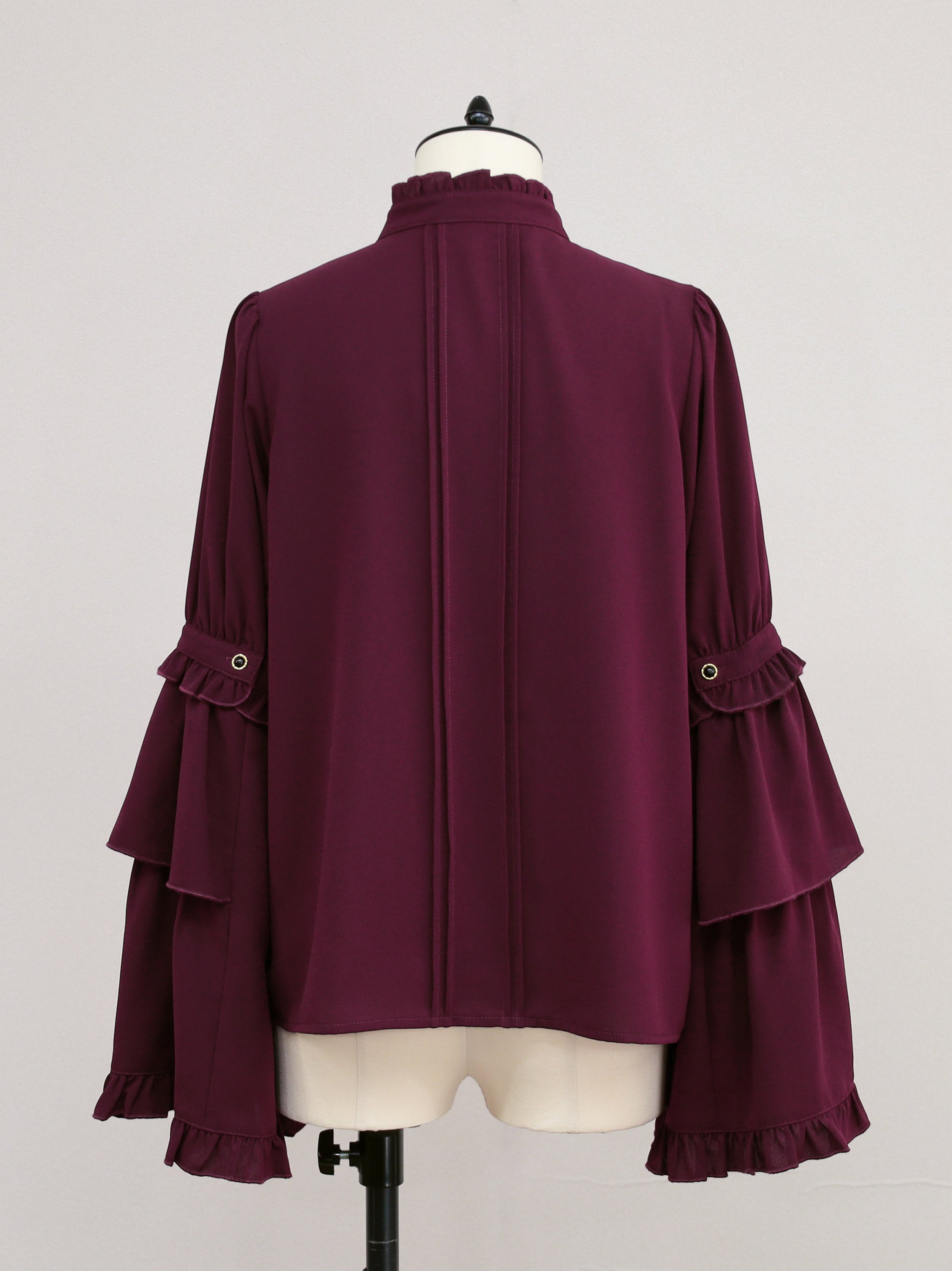 Antique Claspフリルブラウス ｜Amavel（アマベル）公式サイト