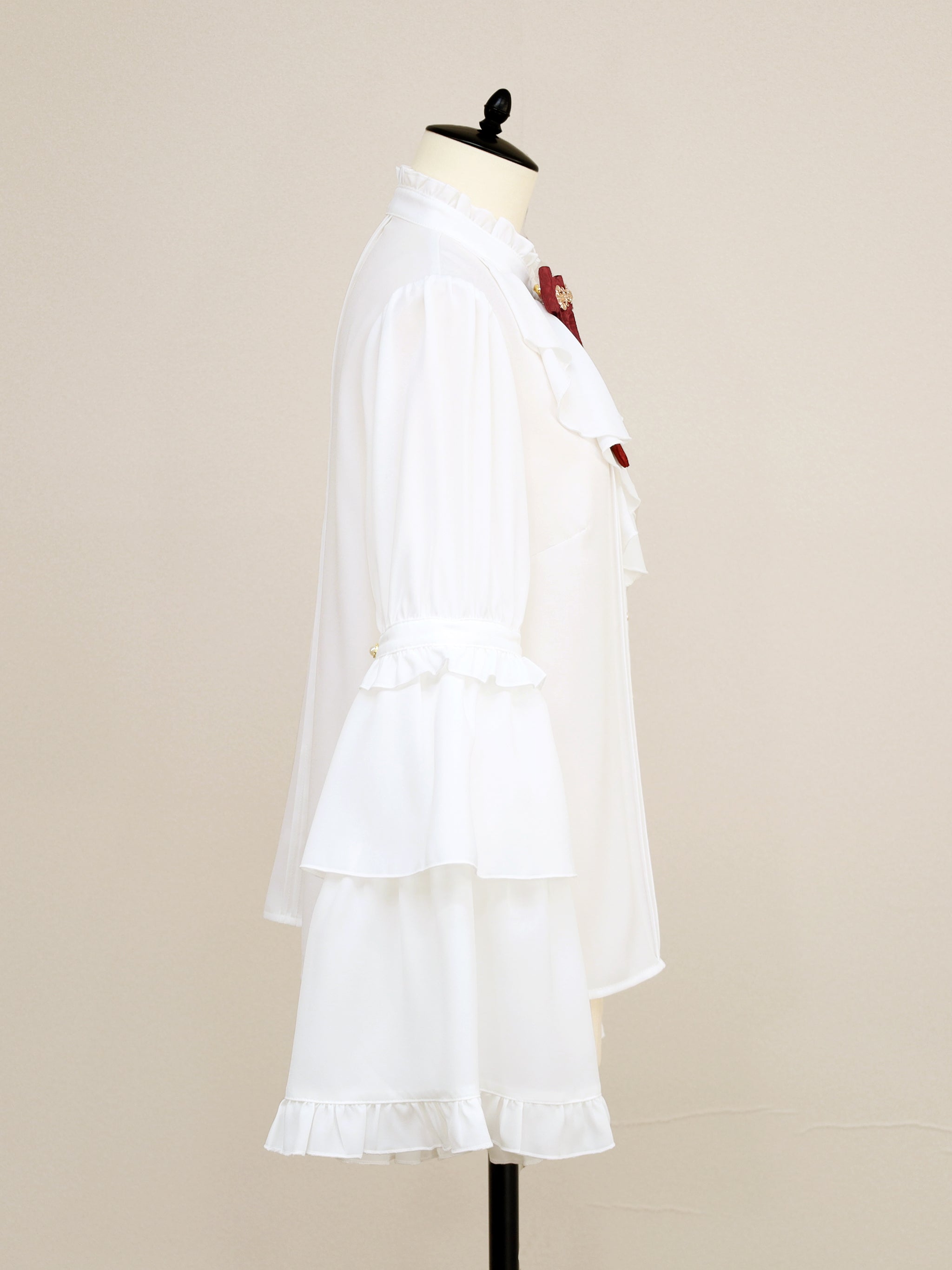 Antique Claspフリルブラウス ｜Amavel（アマベル）公式サイト