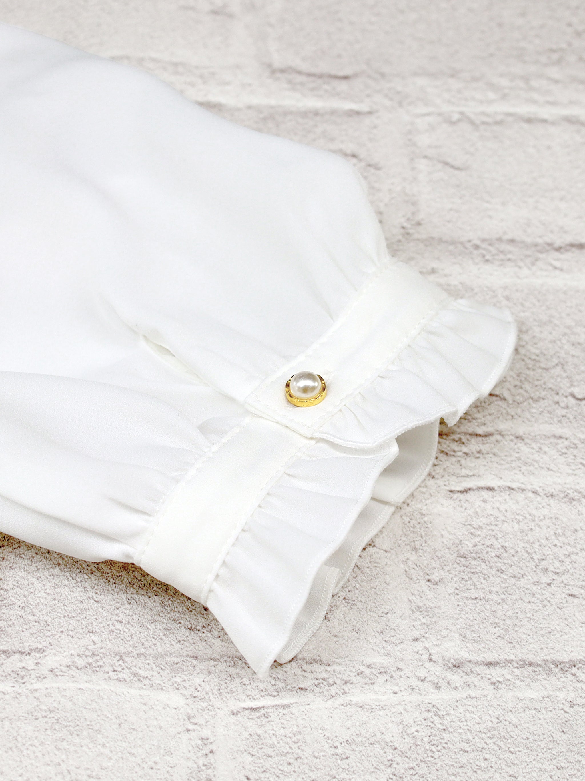 Antique Claspフリルブラウス ｜Amavel（アマベル）公式サイト