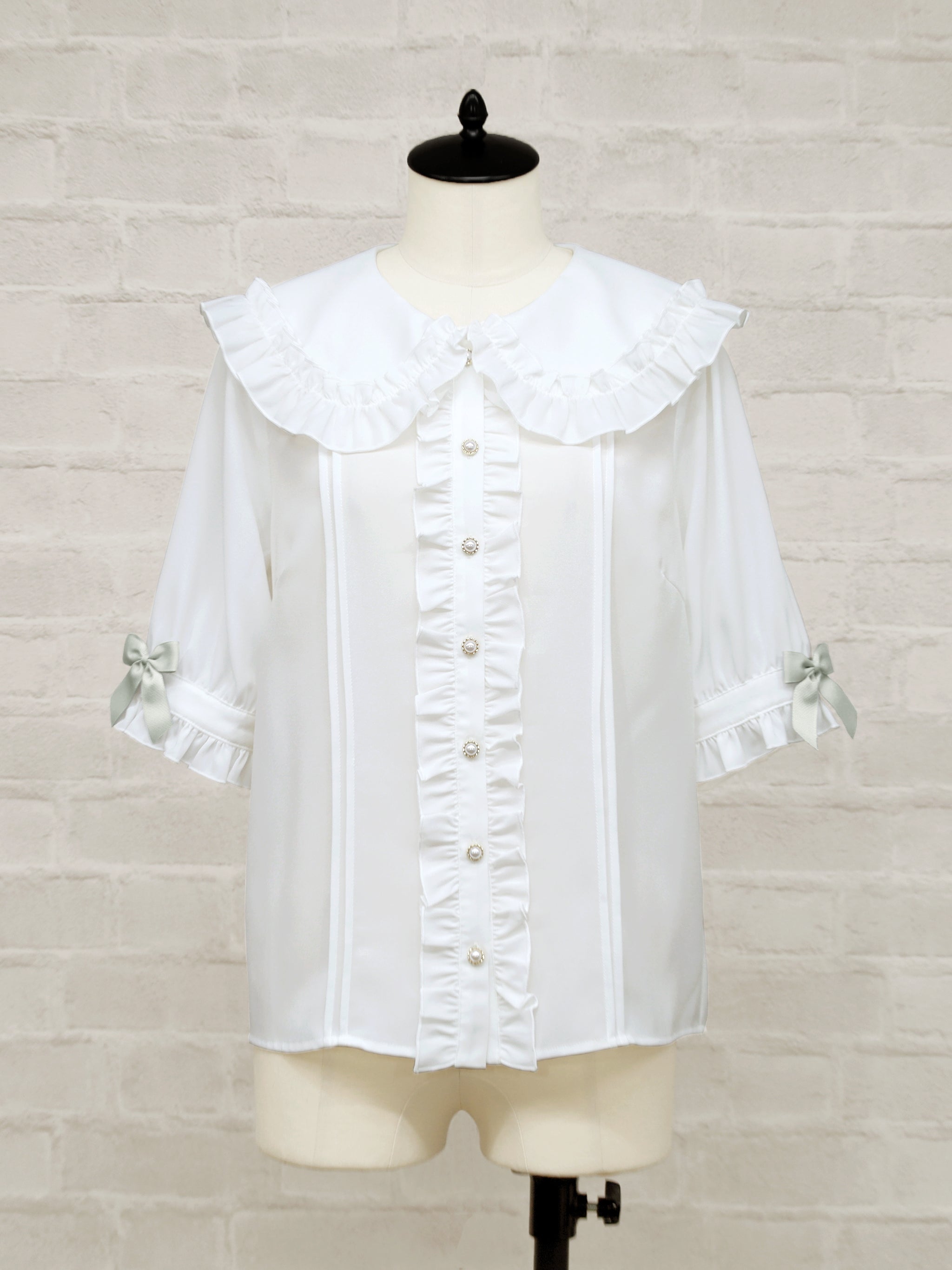 ホイップフリルブラウス サックスグレー（SaxeGray） FREE ｜Amavel（アマベル）公式サイト