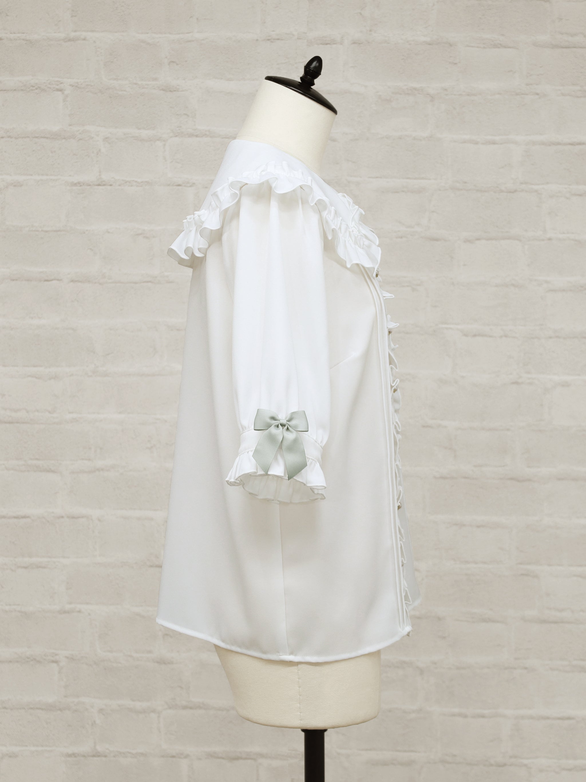 ホイップフリルブラウス ｜Amavel（アマベル）公式サイト