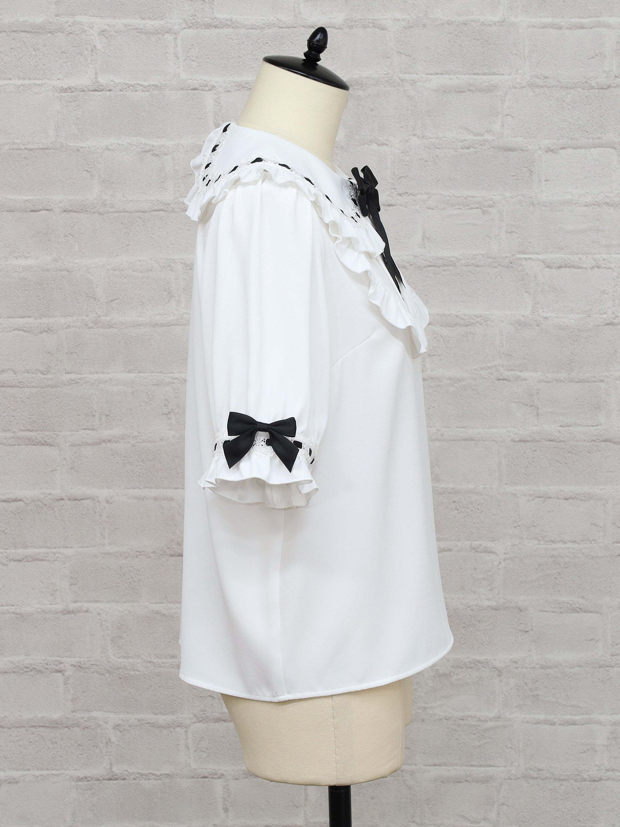 Chērie Lace レースアップブラウス ｜Amavel（アマベル）公式サイト