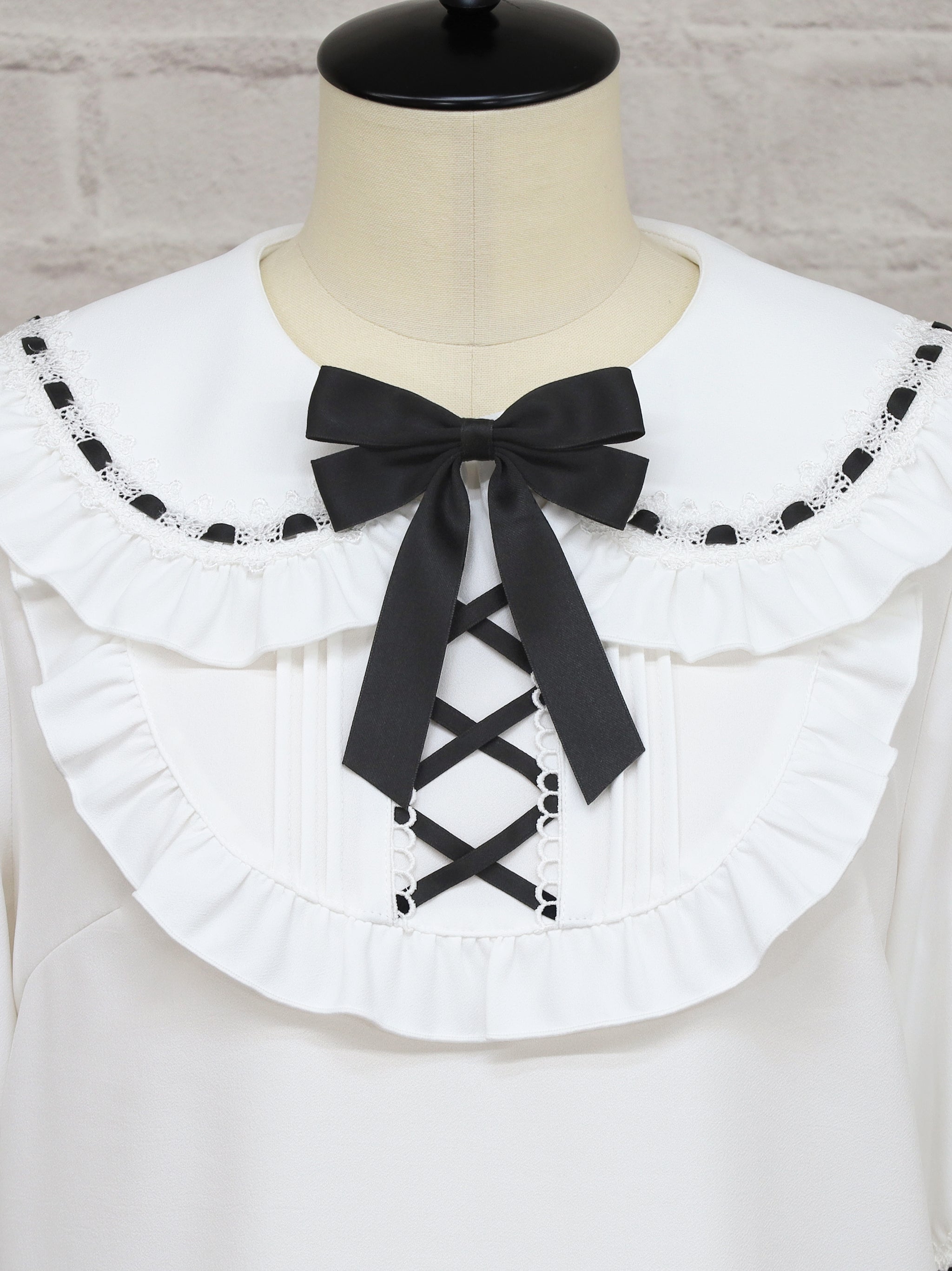 Chērie Lace レースアップブラウス ｜Amavel（アマベル）公式サイト