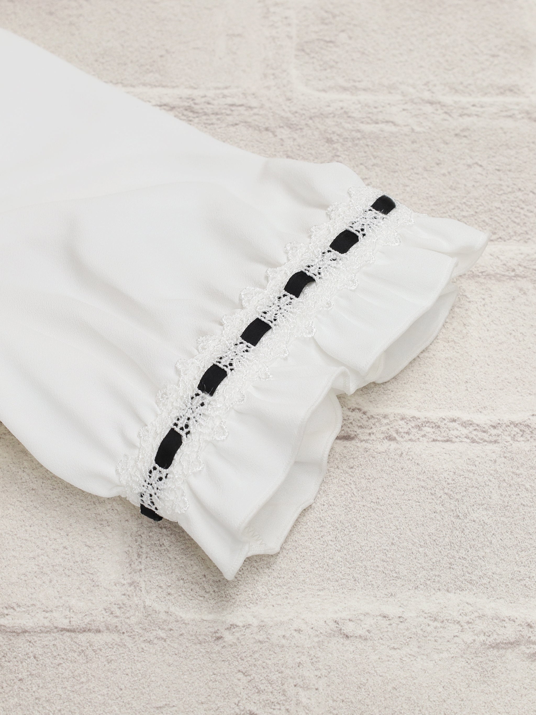 Chērie Lace レースアップブラウス ｜Amavel（アマベル）公式サイト