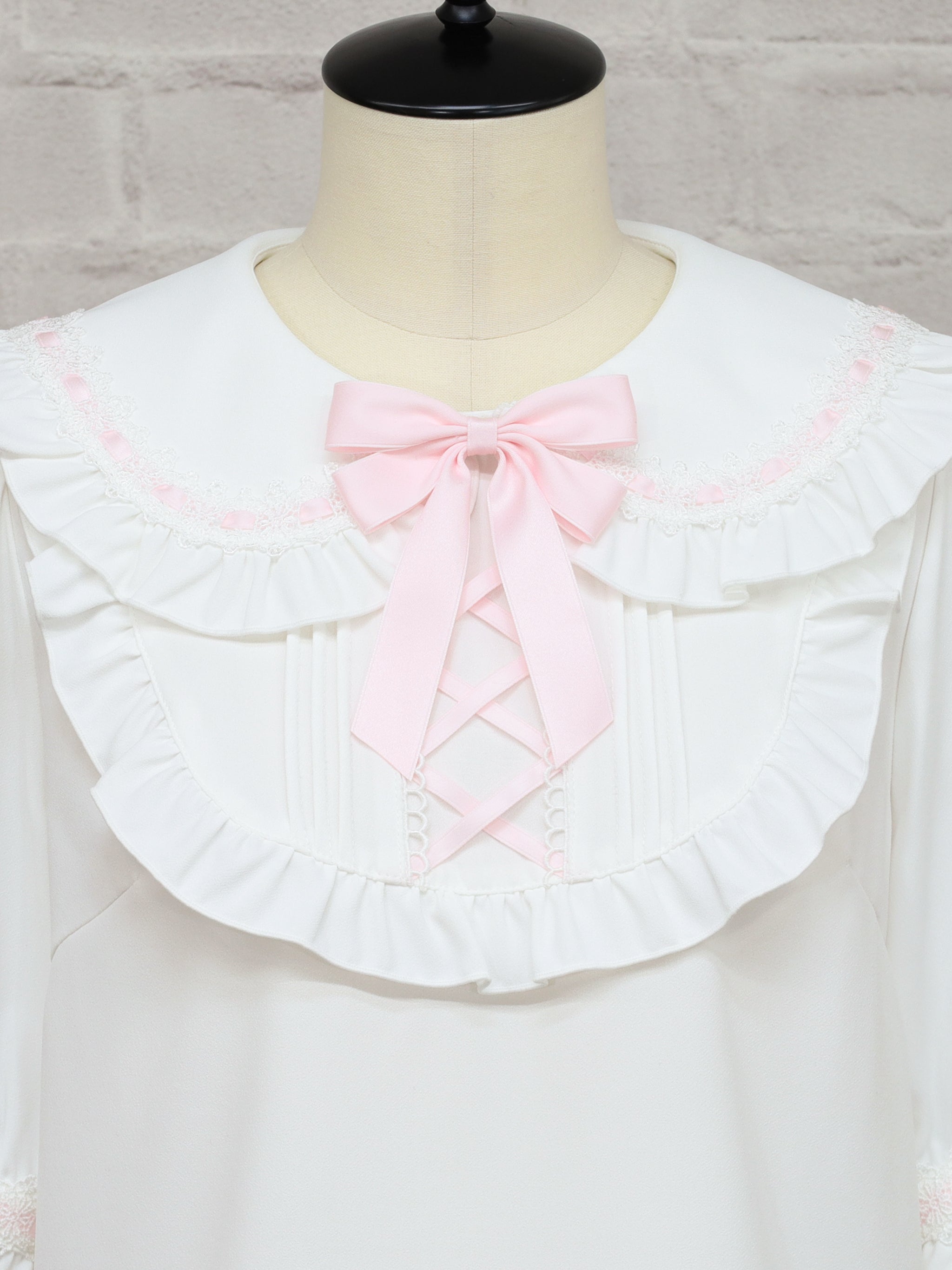 Chērie Lace レースアップブラウス ｜Amavel（アマベル）公式サイト