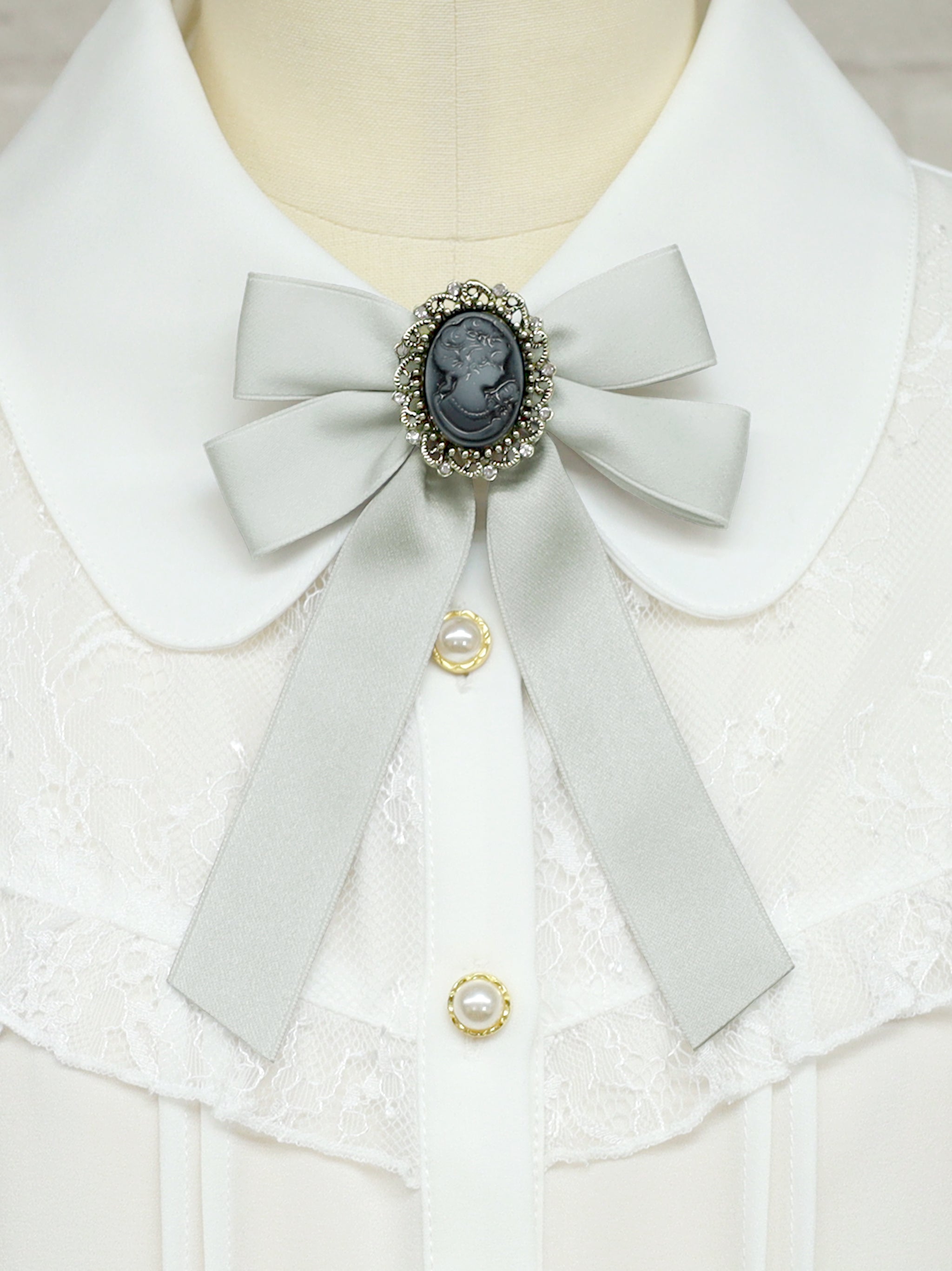 Classical Doll カメオリボンブラウス ｜Amavel（アマベル）公式サイト