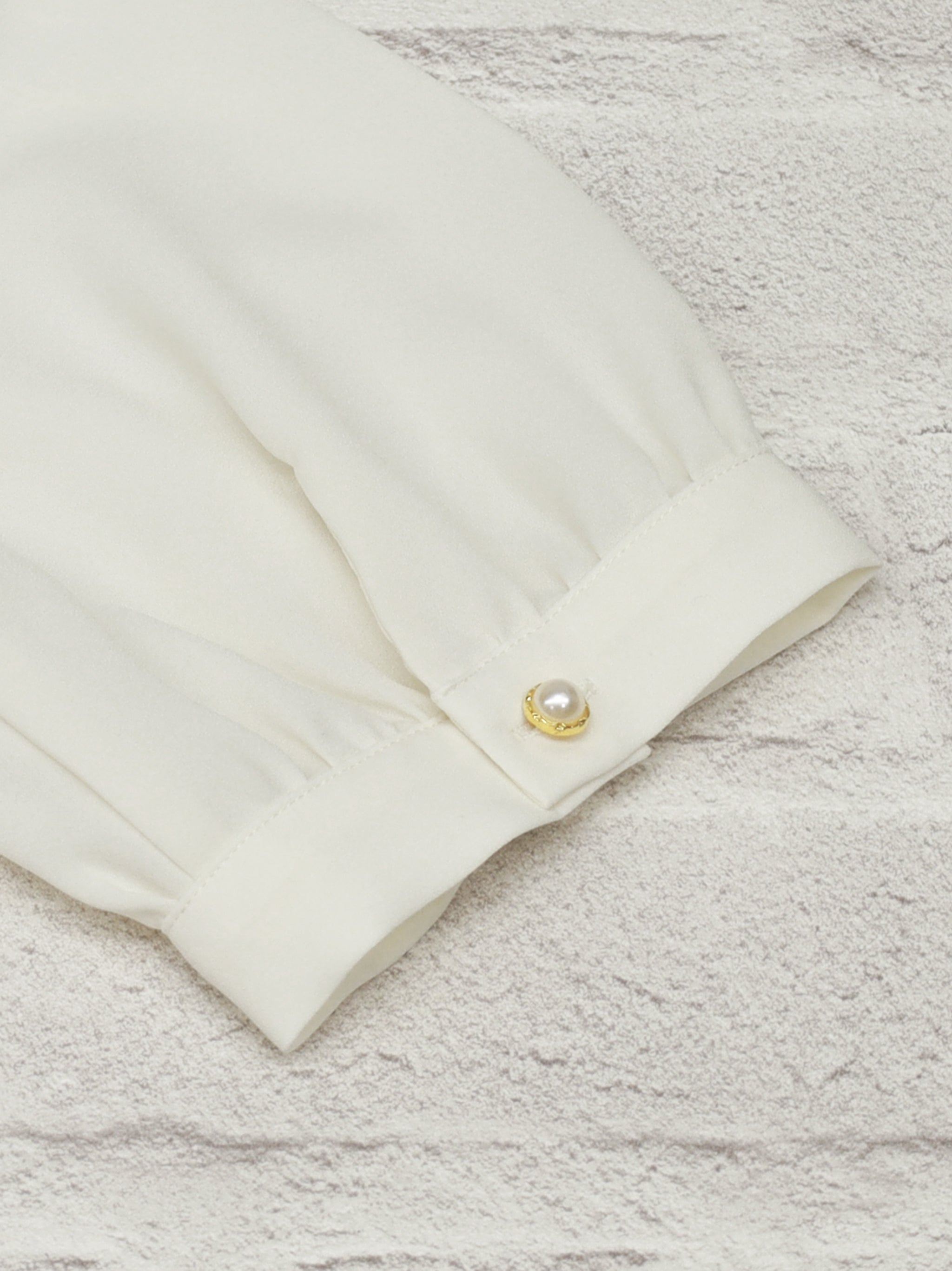 Classical Doll カメオリボンブラウス ｜Amavel（アマベル）公式サイト