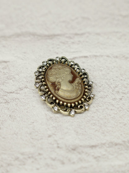 Classical Doll カメオリボンブラウス ｜Amavel（アマベル）公式サイト