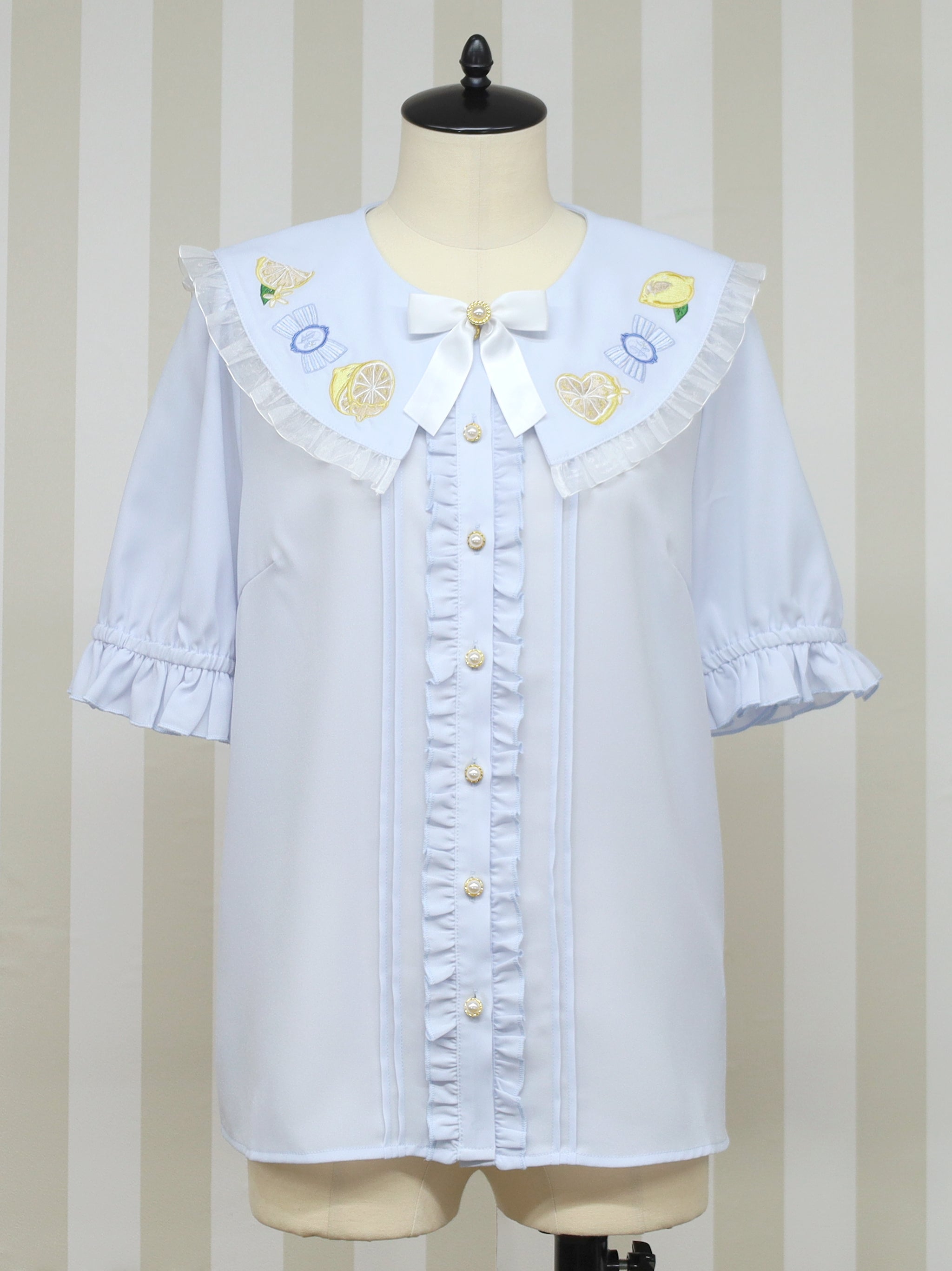 【メンバーズセール対象】Honey Lemon フリルブラウス サックス（SaxeBlue） FREE ｜Amavel（アマベル）公式サイト