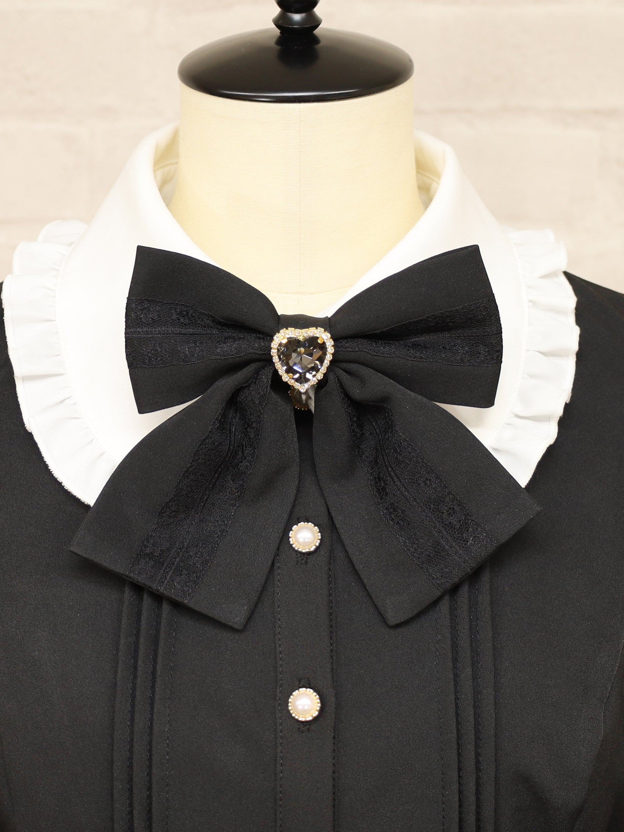 Girly Heart ビジュー付リボンブローチ ブラック（Black） FREE ｜Amavel（アマベル）公式サイト