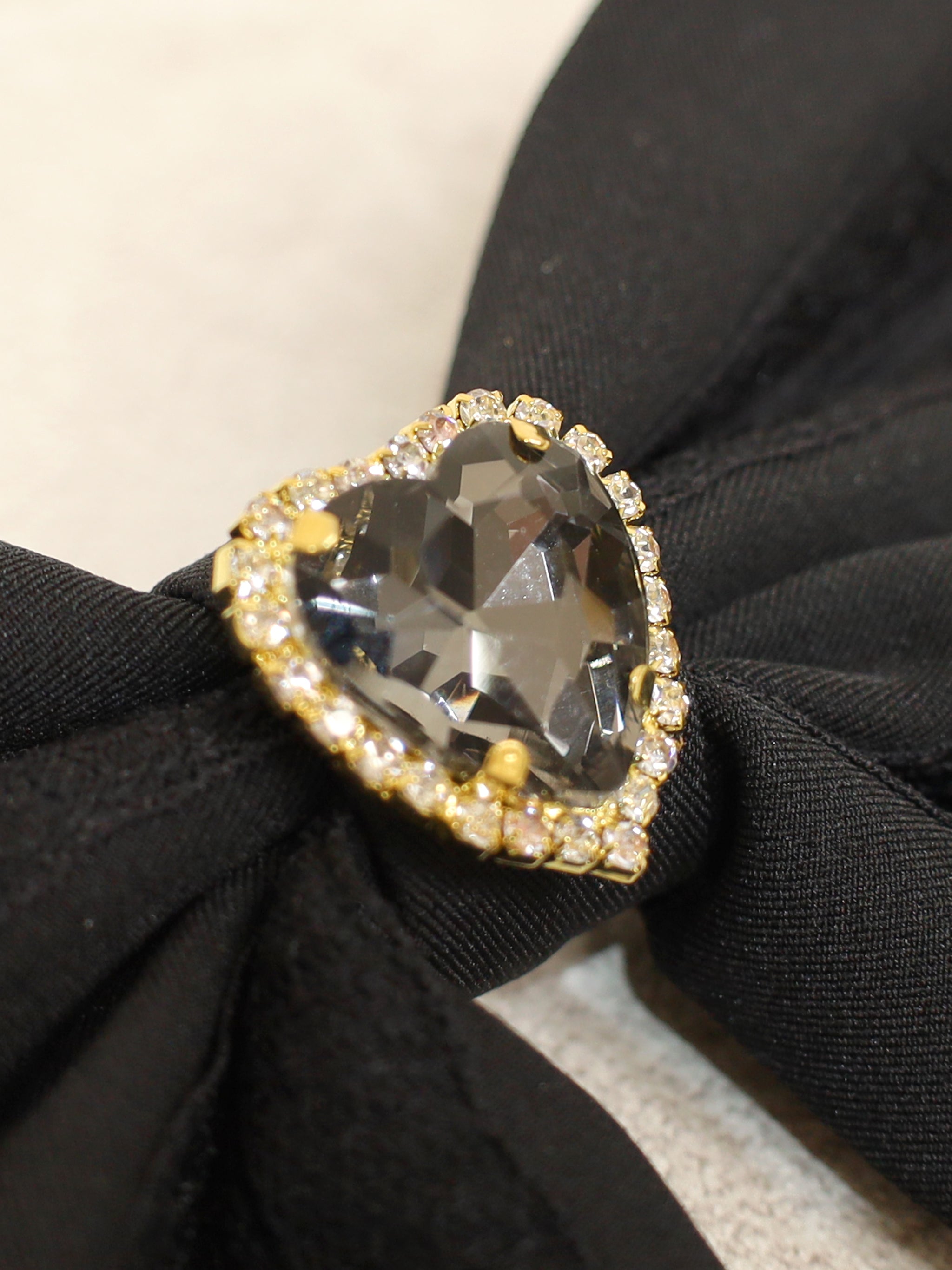 Girly Heart ビジュー付リボンブローチ ｜Amavel（アマベル）公式サイト