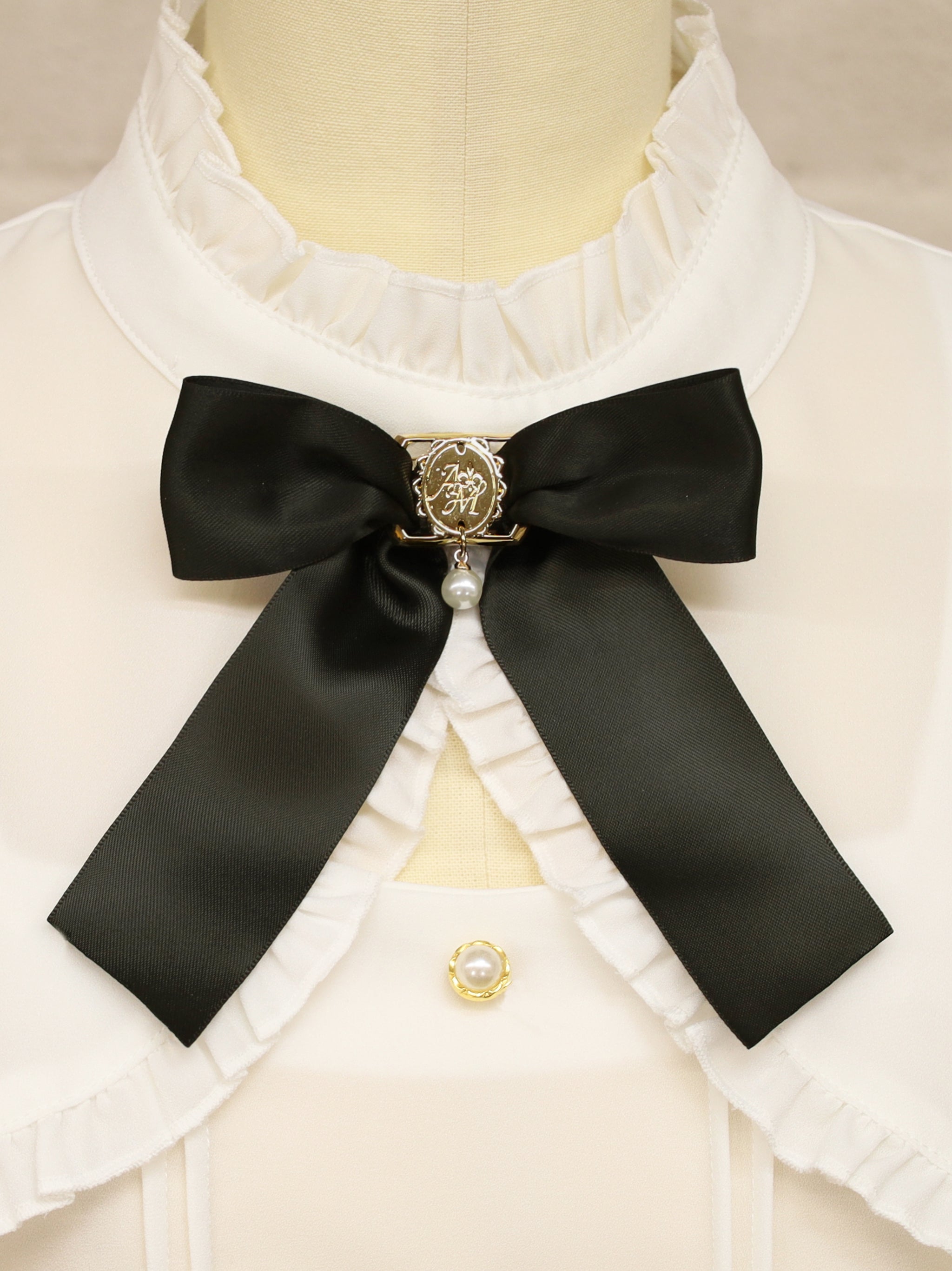モノグラムバックル付リボンブローチ ブラック（Black） FREE ｜Amavel（アマベル）公式サイト