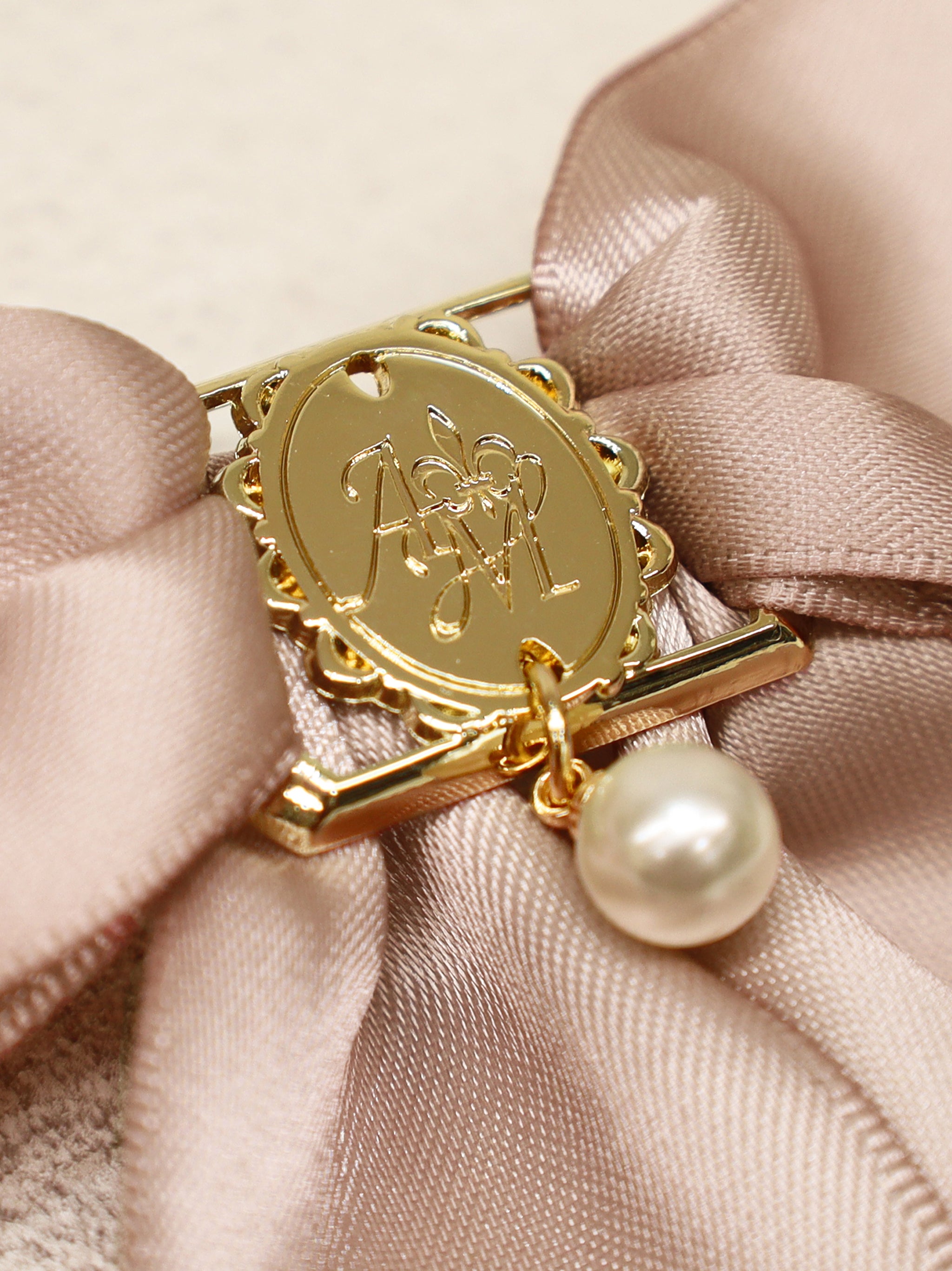 モノグラムバックル付リボンブローチ ｜Amavel（アマベル）公式サイト