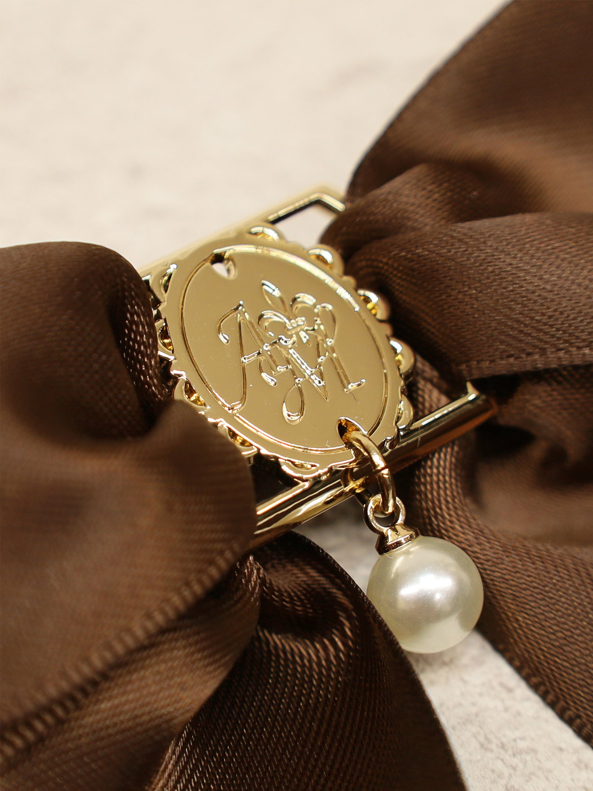 モノグラムバックル付リボンブローチ ｜Amavel（アマベル）公式サイト