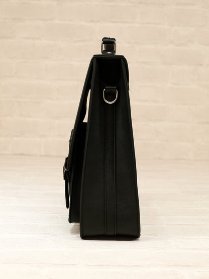 エンブレム入り縦型サッチェルバッグ ｜Amavel（アマベル）公式サイト