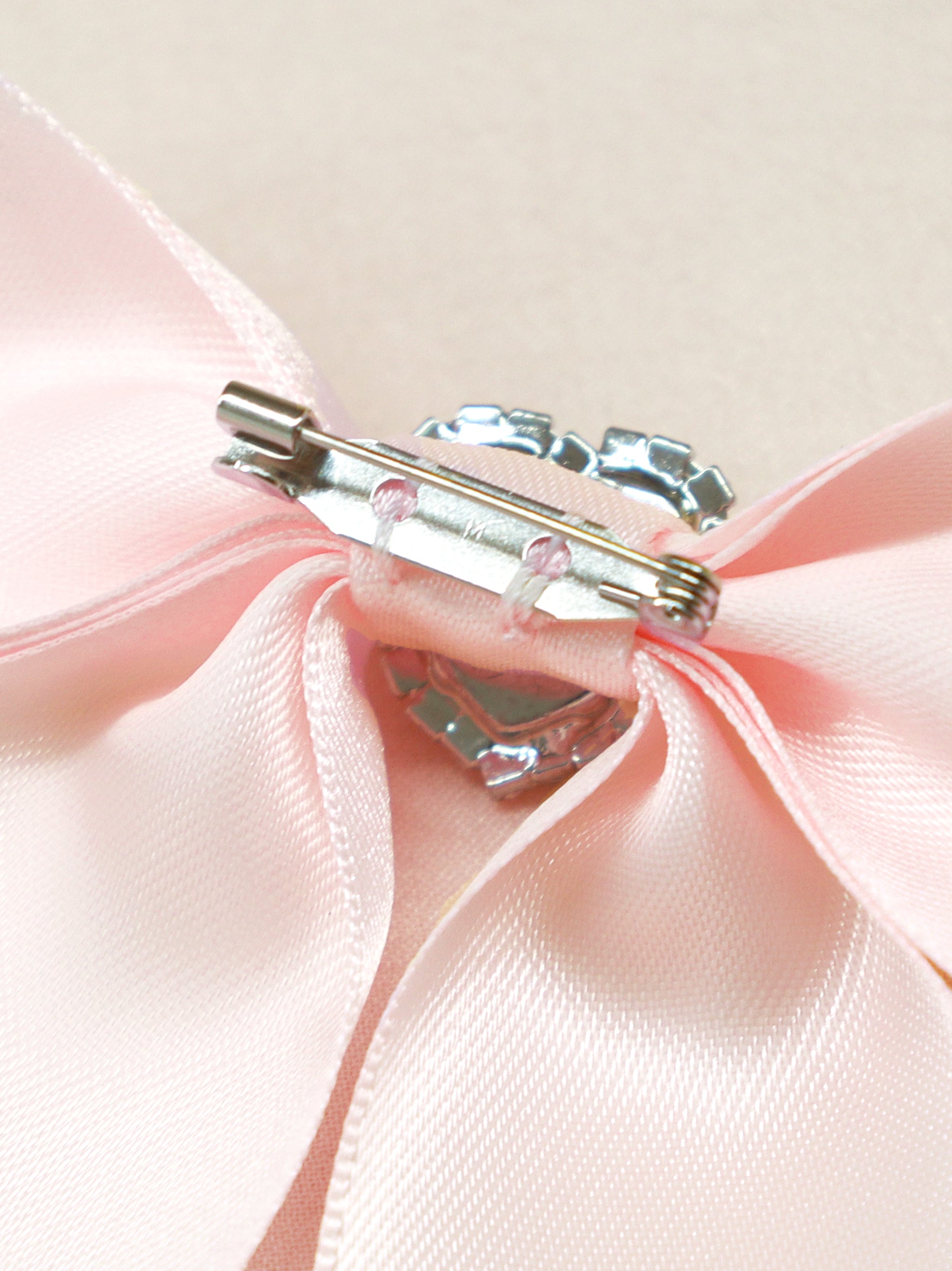 ハートビジュー付リボンブローチ ｜Amavel（アマベル）公式サイト