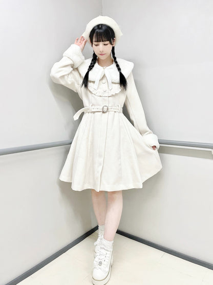 パールベルト付ヨークフリルコート アイボリー（Ivory） FREE ｜Amavel（アマベル）公式サイト