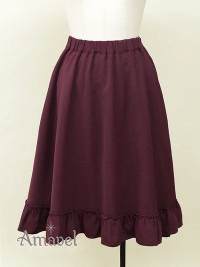 middle length voluminous skirt